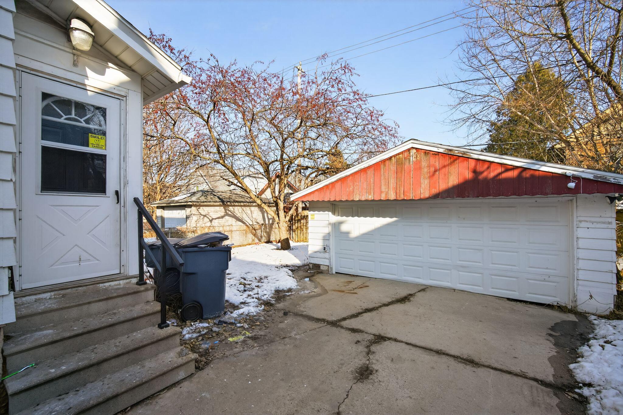 2840 North 58th Street Milwaukee, WI 53210 - Photo 30 of 36 02_2840_N_58th_St_Milwaukee_WI_53210-Ext