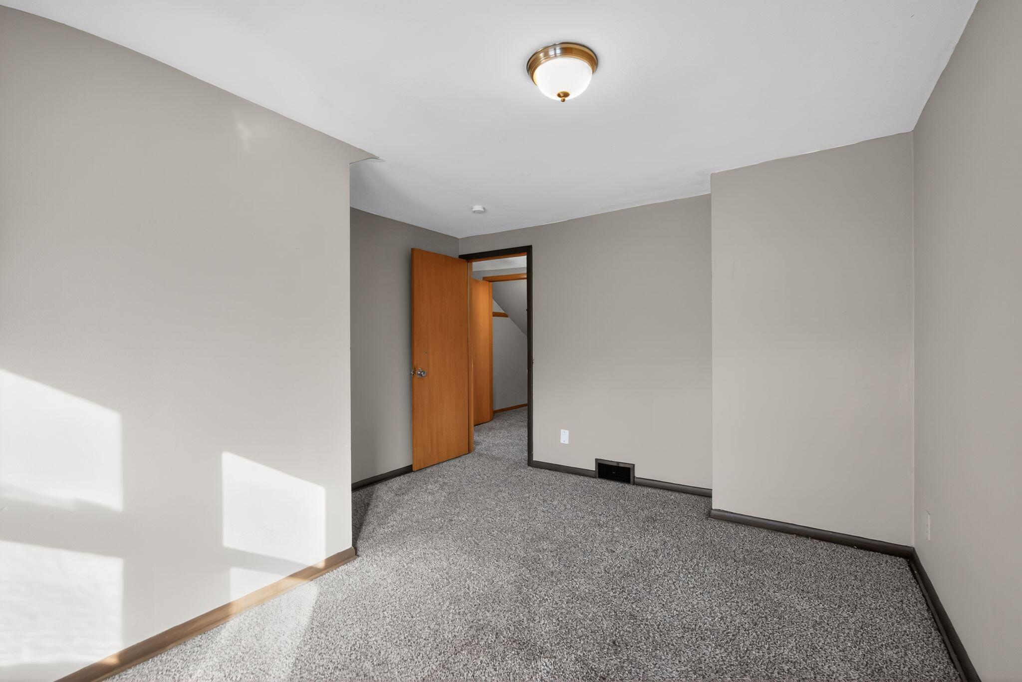 2840 North 58th Street Milwaukee, WI 53210 - Photo 3 of 36 07_2840_N_58th_St_Milwaukee_WI_53210-Liv