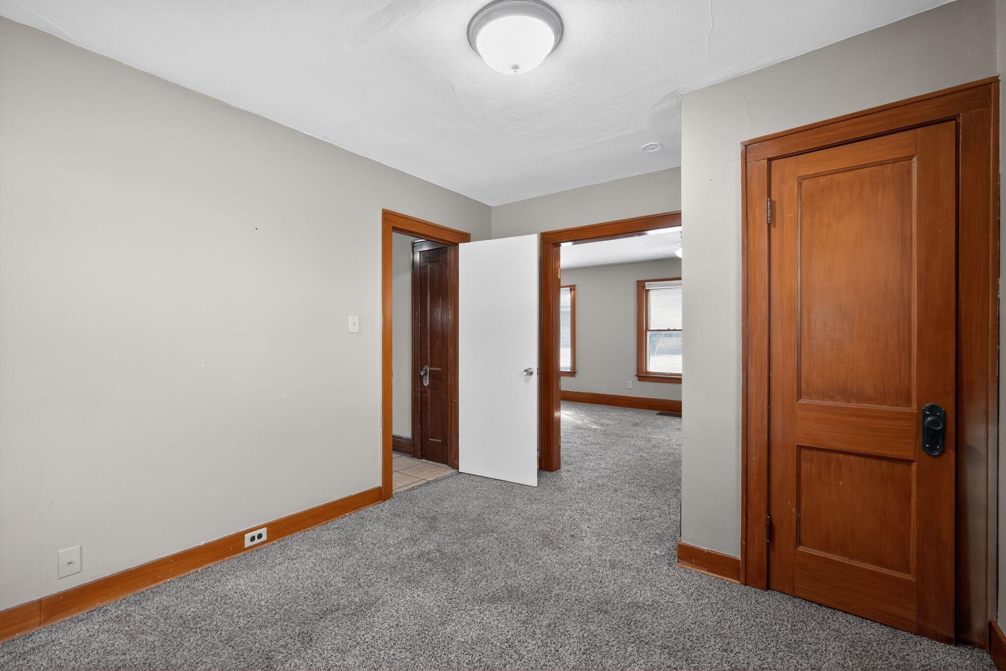 2840 North 58th Street Milwaukee, WI 53210 - Photo 4 of 36 08_2840_N_58th_St_Milwaukee_WI_53210-Liv