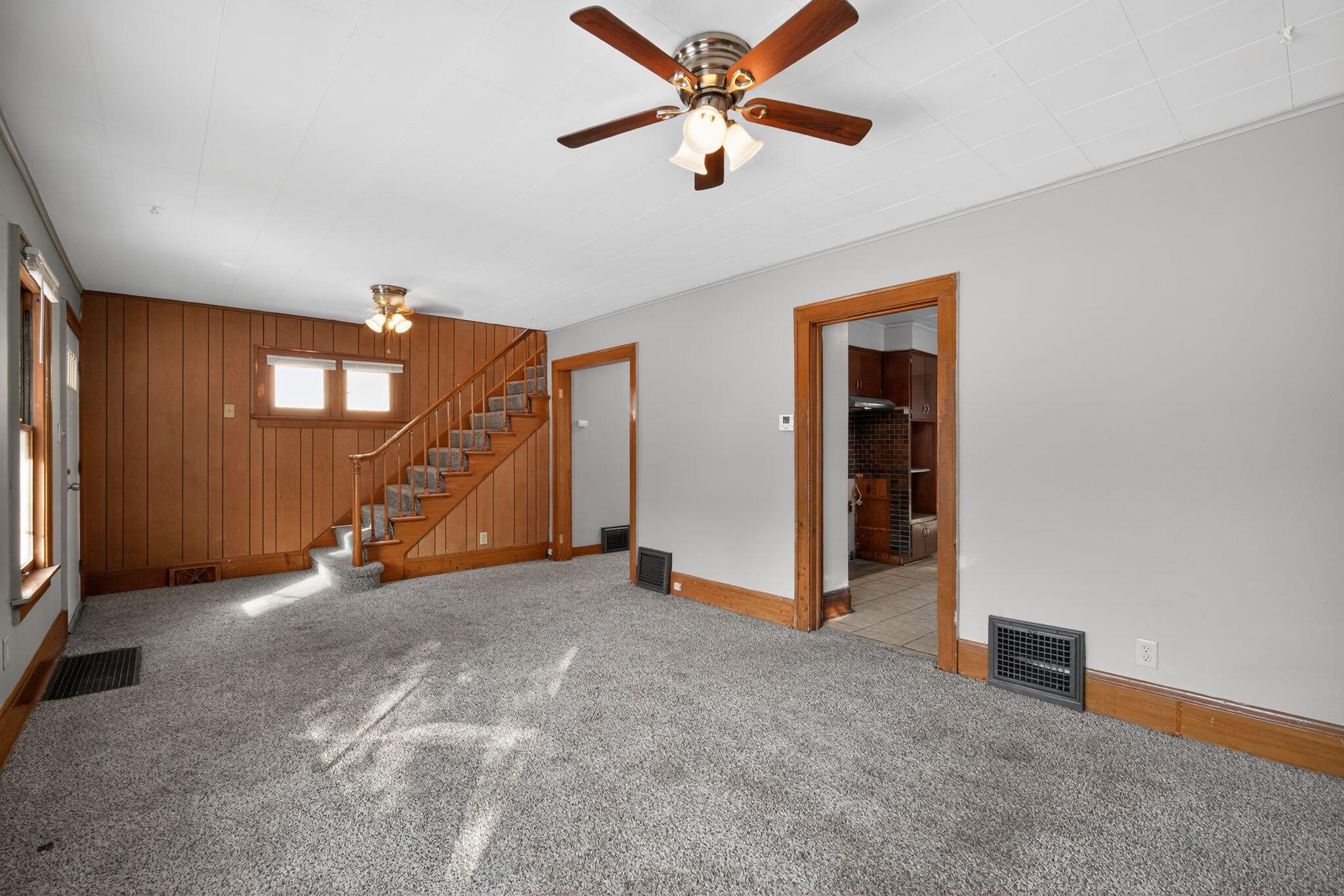 2840 North 58th Street Milwaukee, WI 53210 - Photo 5 of 36 09_2840_N_58th_St_Milwaukee_WI_53210-Liv