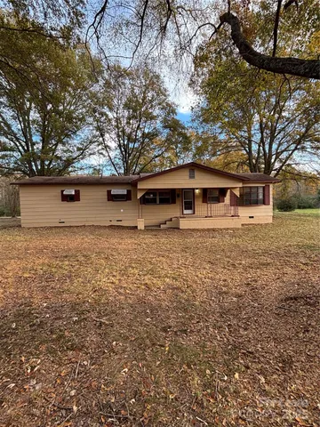 a front view of house with yard