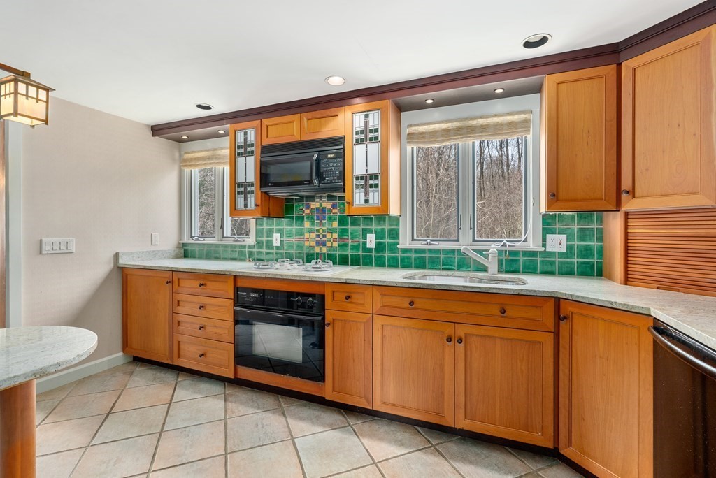 9 Standish Road Wellesley, MA 02481 - Photo 4 of 19
