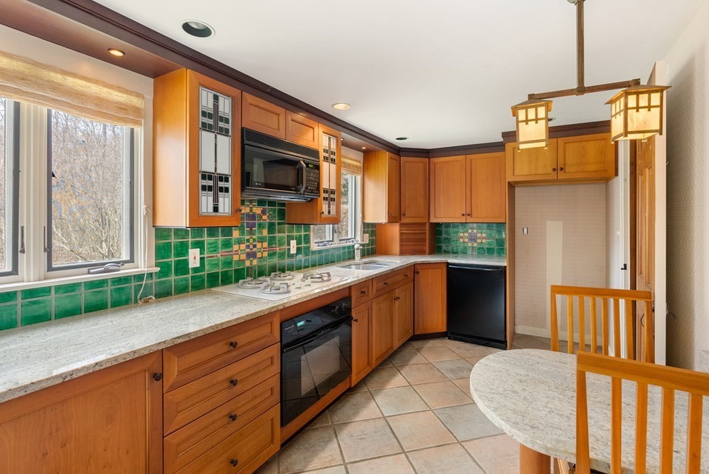 9 Standish Road Wellesley, MA 02481 - Photo 5 of 19