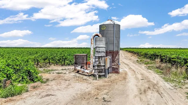 $1,520,000 | 1 Davis, Laton, CA 93242