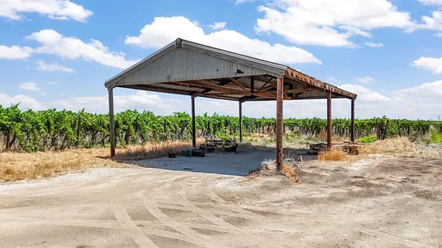 $1,520,000 | 1 Davis, Laton, CA 93242