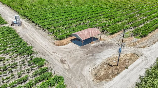 $1,520,000 | 1 Davis, Laton, CA 93242