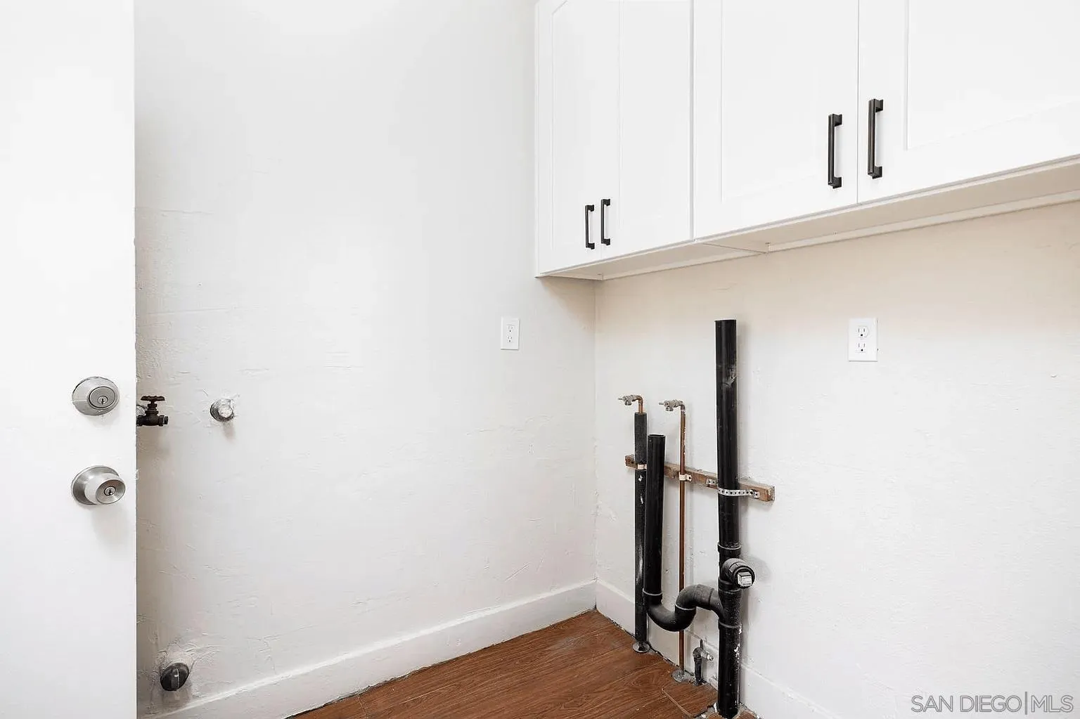 8655 Valencia Street Spring Valley, CA 91977 - Photo 10 of 14 a view of a room with gym equipment