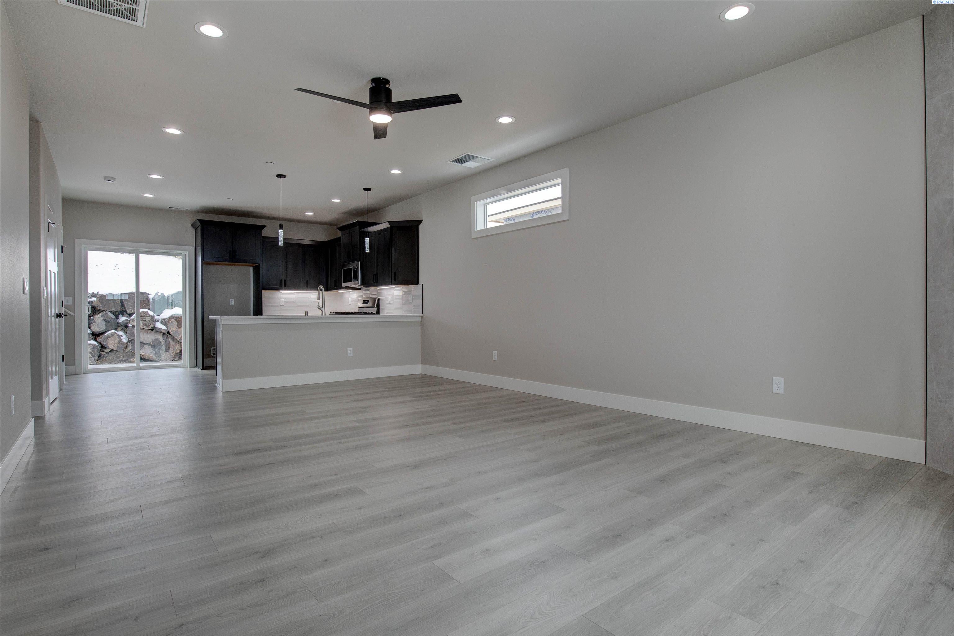 719 Rio Vista Loop, Unit LOT 4 Sunnyside, WA 98944 - Photo 4 of 23 Gallery Image 4
