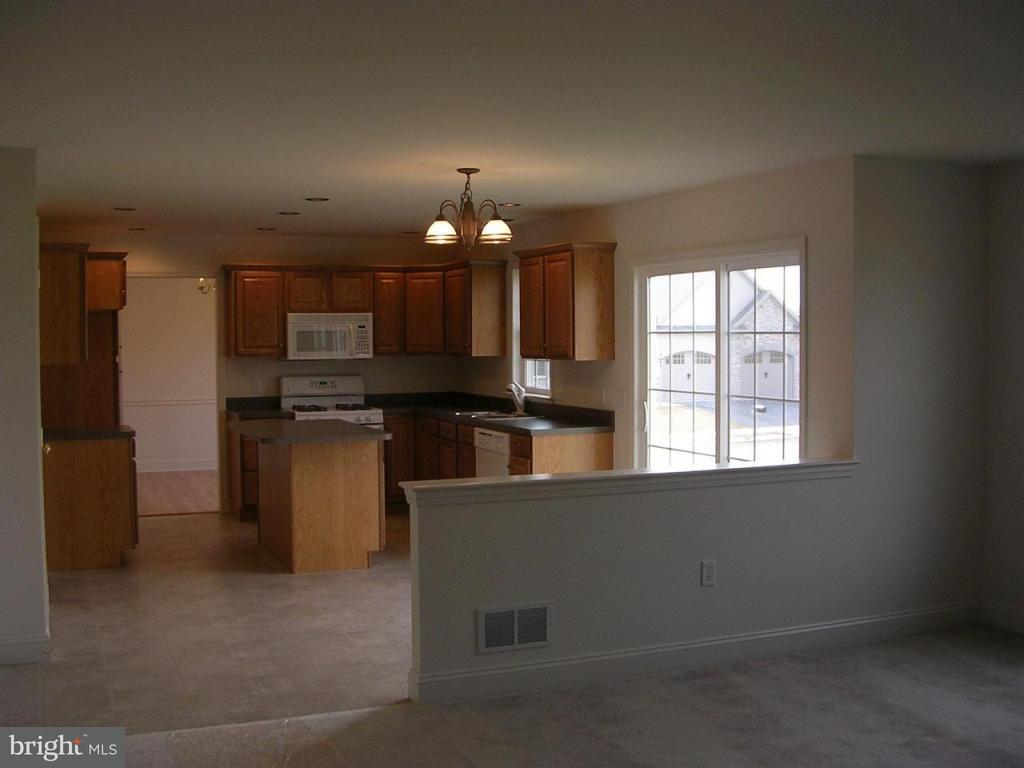 648 Hamaker Road, Unit 70 Manheim, PA 17545 - Photo 6 of 13