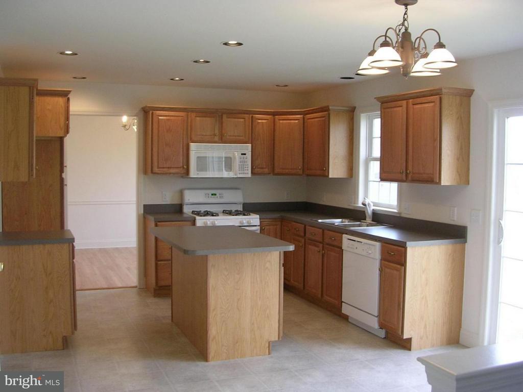 648 Hamaker Road, Unit 70 Manheim, PA 17545 - Photo 7 of 13