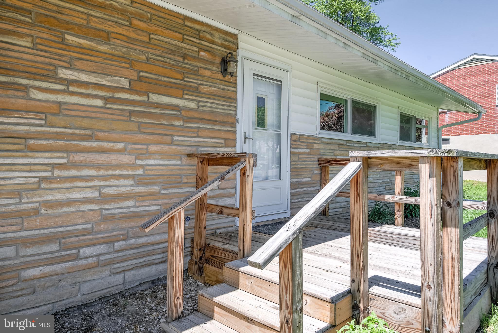 1410 Riegle Road Harrisburg, PA 17112 - Photo 4 of 25 Front Deck