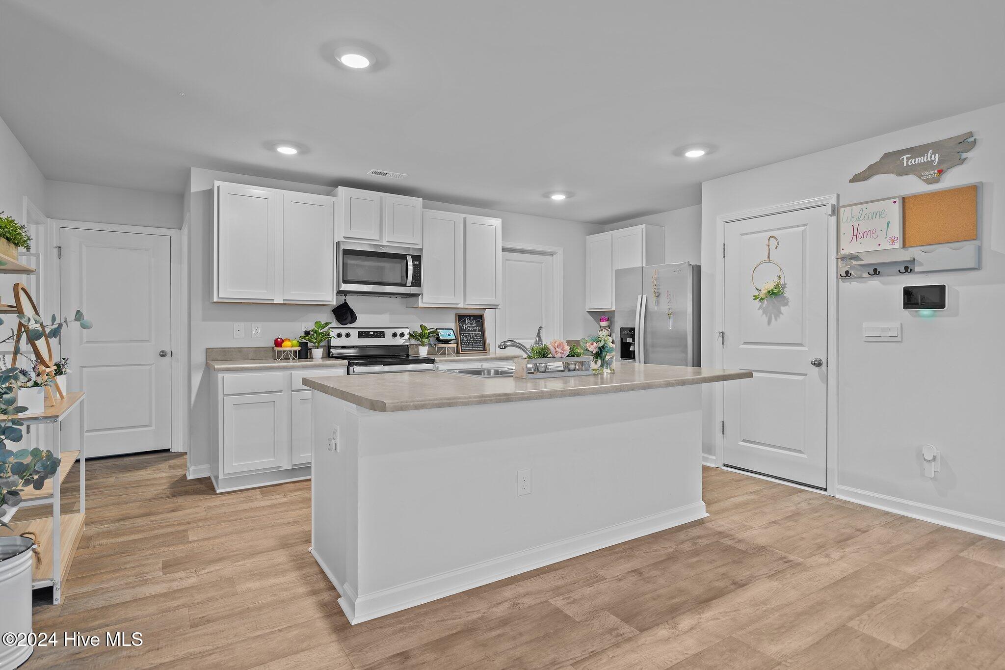 402 Folkstone Road, Unit LOT 71 Holly Ridge, NC 28445 - Photo 6 of 39 Kitchen