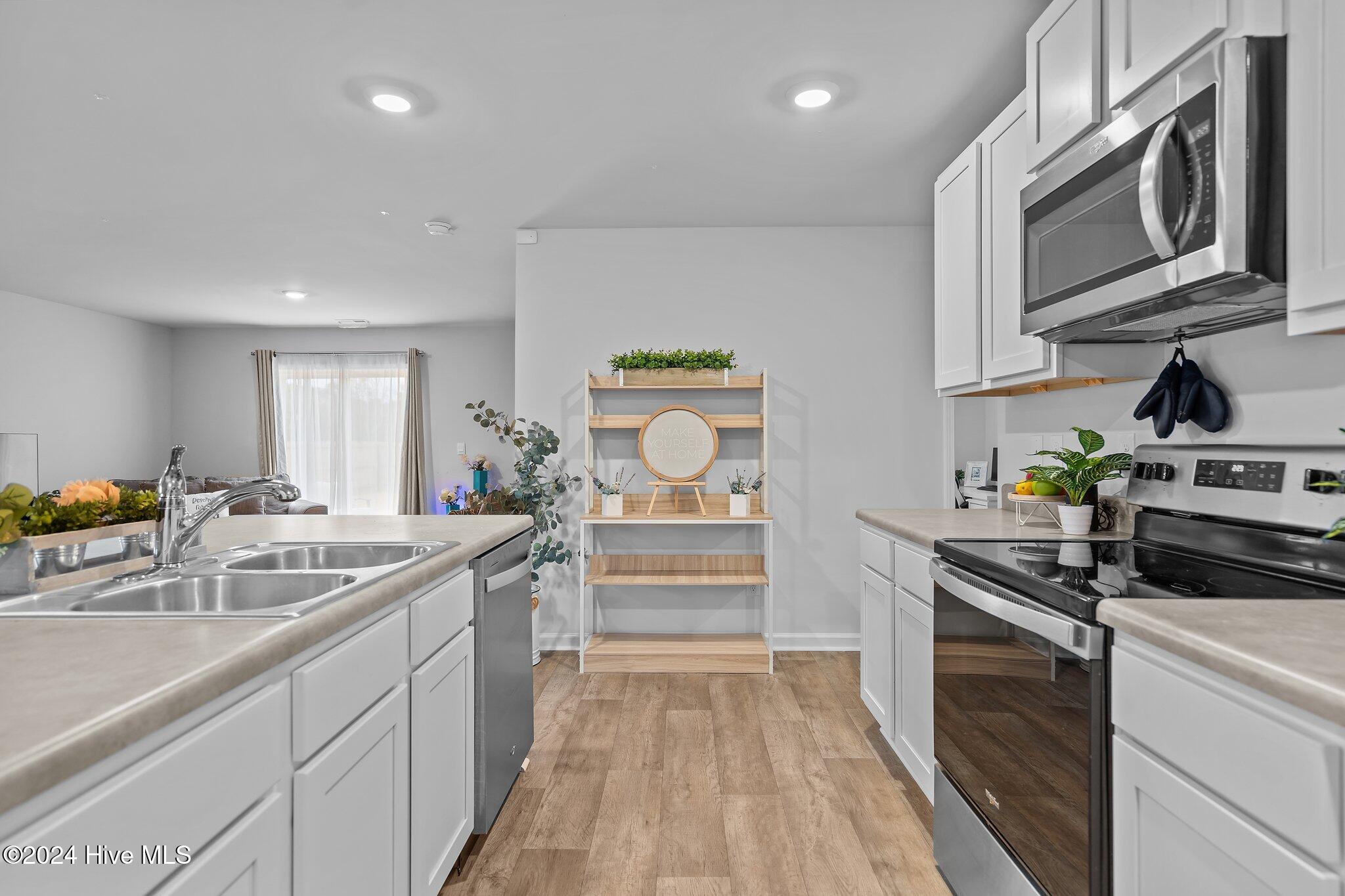 402 Folkstone Road, Unit LOT 71 Holly Ridge, NC 28445 - Photo 8 of 39 Kitchen