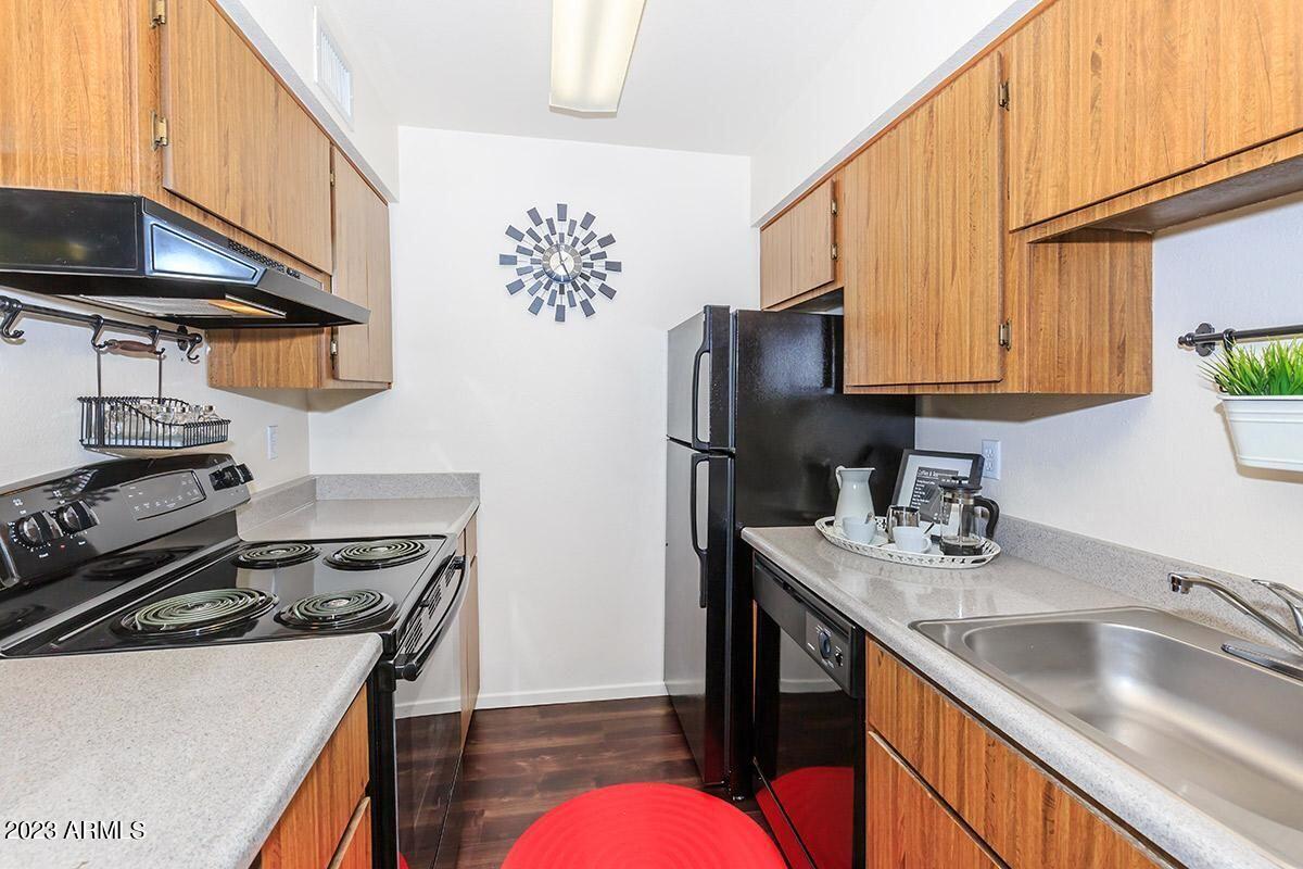 1522 East Southern Avenue, Unit 2 Tempe, AZ 85282 - Photo 3 of 11 Kitchen