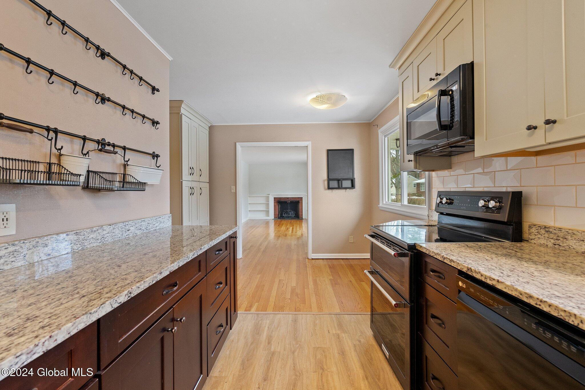 28 Wellington Road Bethlehem, NY 12054 - Photo 11 of 50 18-web-or-mls-28-wellington-rd