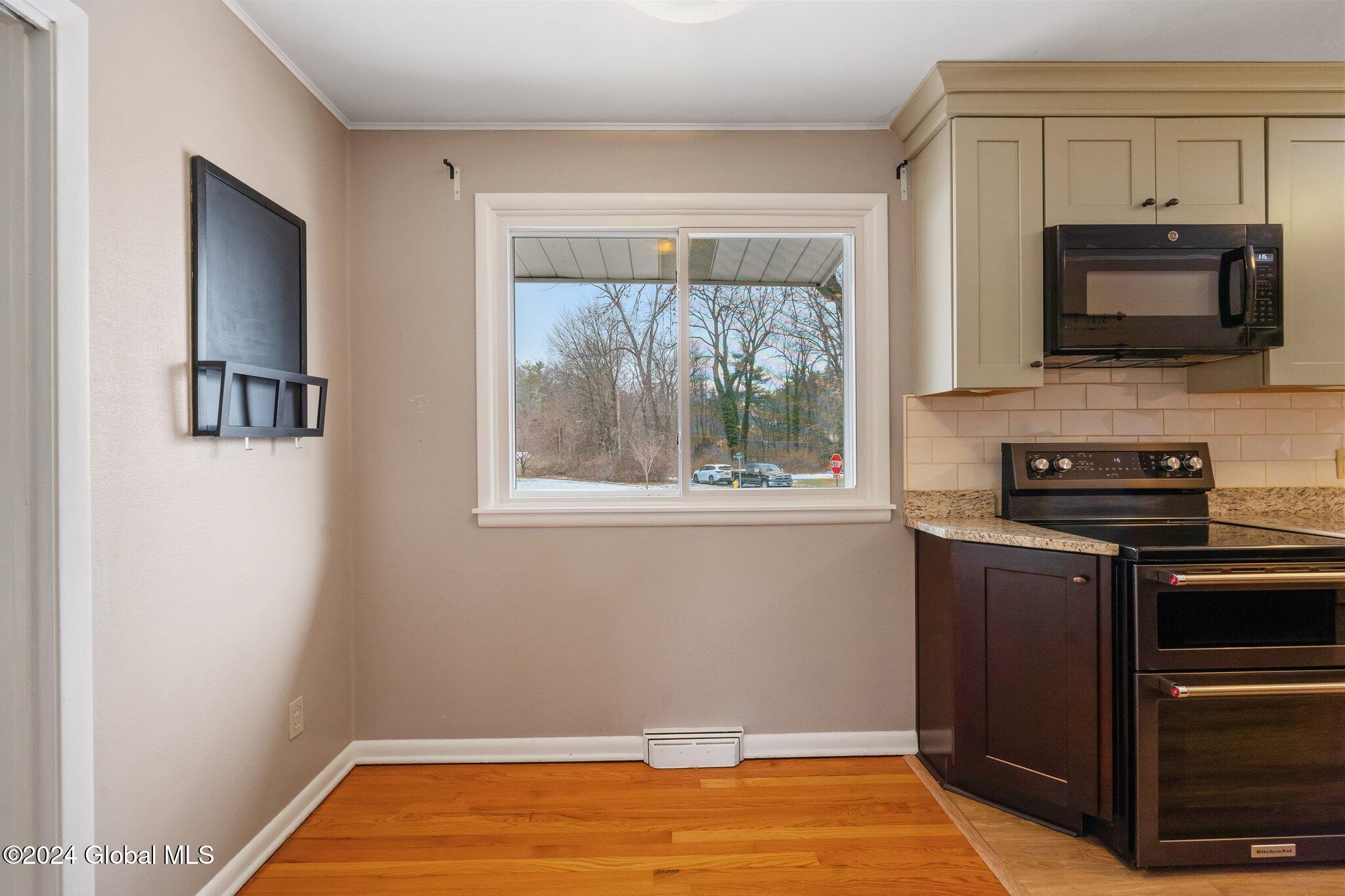 28 Wellington Road Bethlehem, NY 12054 - Photo 12 of 50 15-web-or-mls-28-wellington-rd