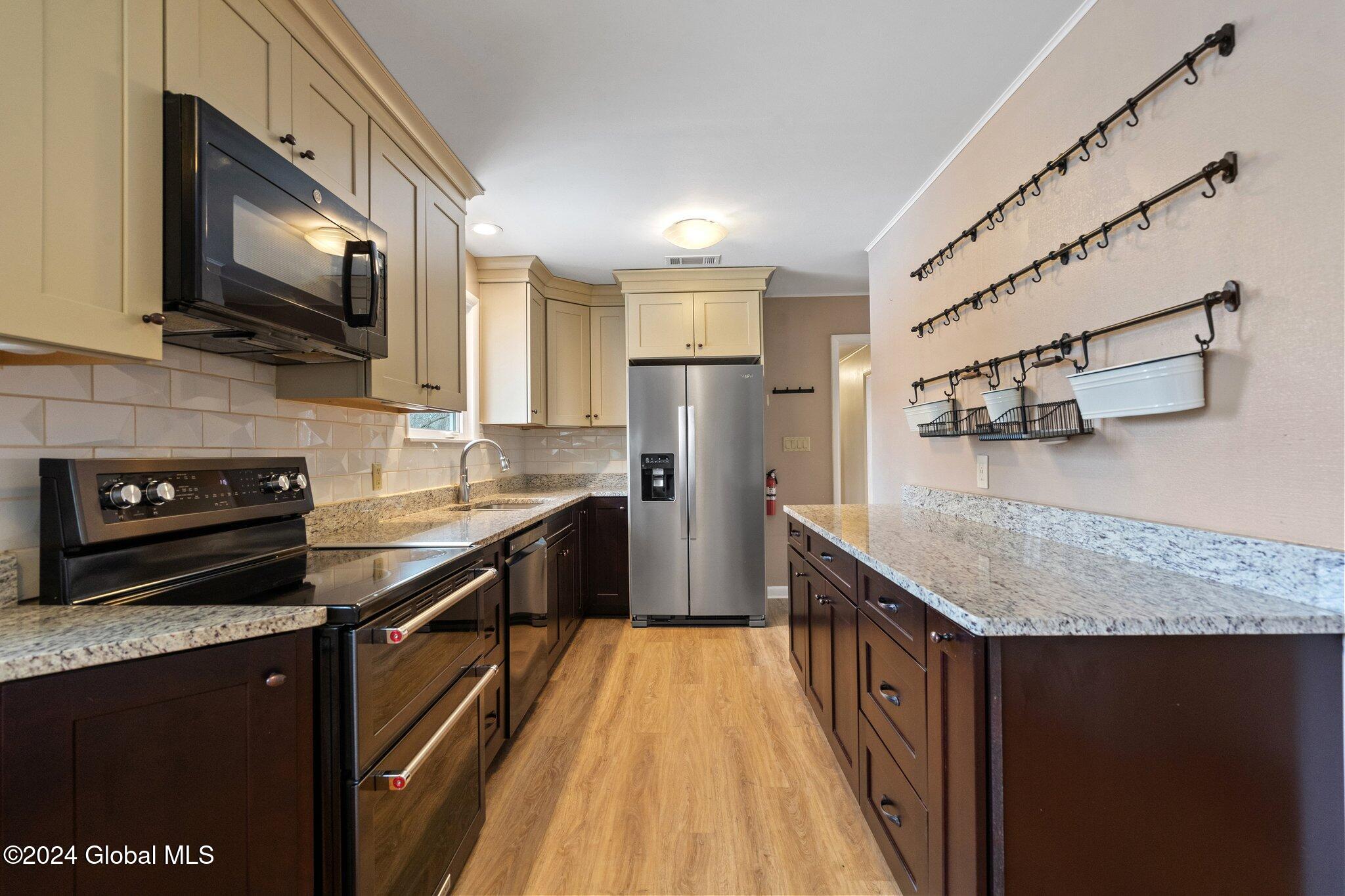 28 Wellington Road Bethlehem, NY 12054 - Photo 8 of 50 16-web-or-mls-28-wellington-rd