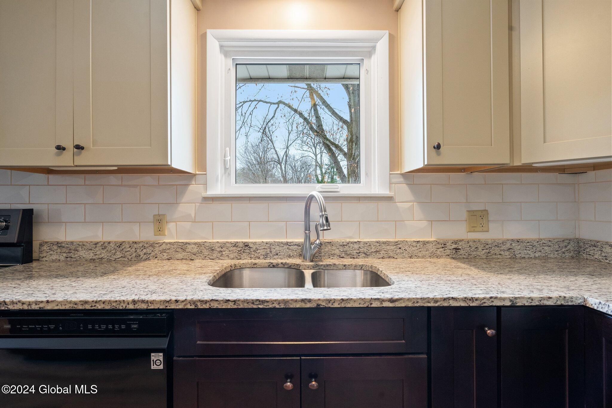 28 Wellington Road Bethlehem, NY 12054 - Photo 9 of 50 20-web-or-mls-28-wellington-rd
