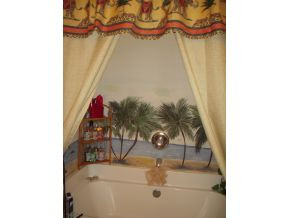 160 Painter Road Fall Branch, TN 37656 - Photo 9 of 12 Garden Tub with Tropical Flair