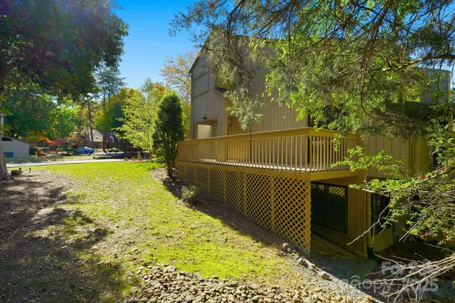a view of a pathway with a yard