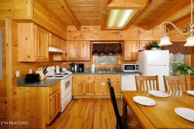 $493,500 | 448 Silver Maple Lane, Gatlinburg, TN 37738