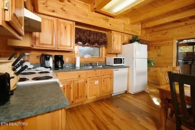 $493,500 | 448 Silver Maple Lane, Gatlinburg, TN 37738