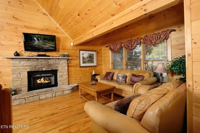 $493,500 | 448 Silver Maple Lane, Gatlinburg, TN 37738