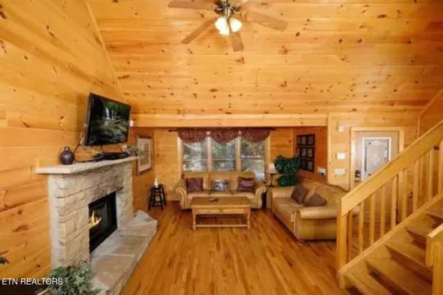 $493,500 | 448 Silver Maple Lane, Gatlinburg, TN 37738
