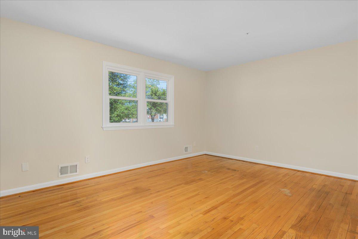 8004 Malcolm Road Clinton, MD 20735 - Photo 5 of 34 Family room