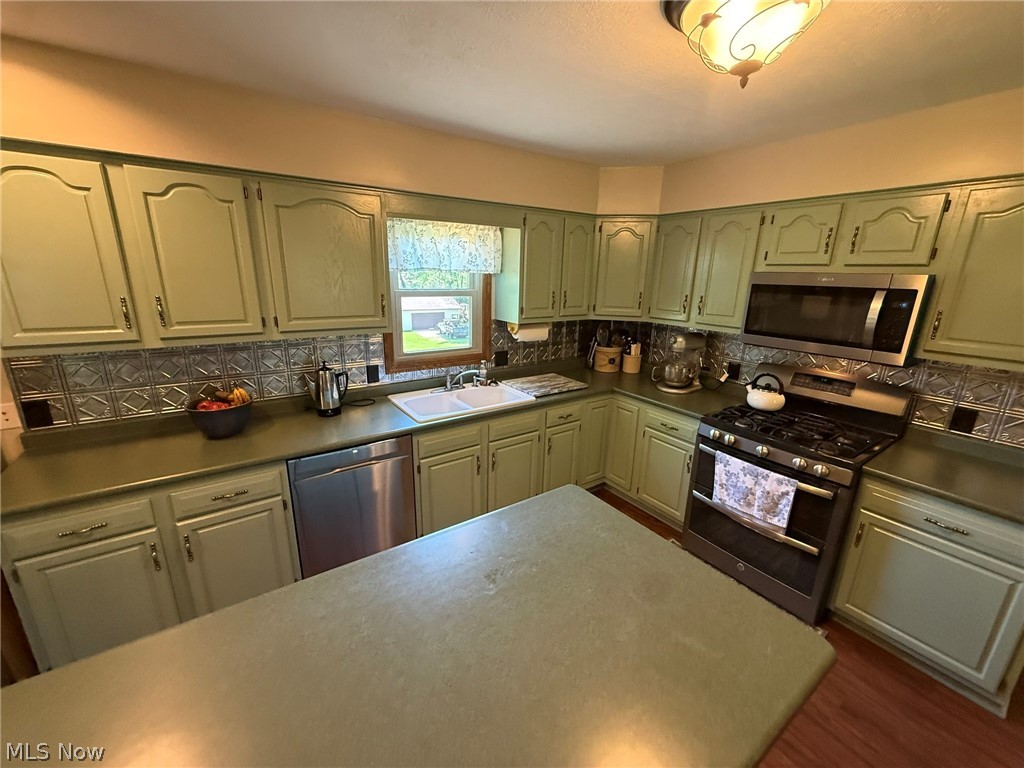 2462 York View Road Southwest New Philadelphia, OH 44663 - Photo 13 of 50