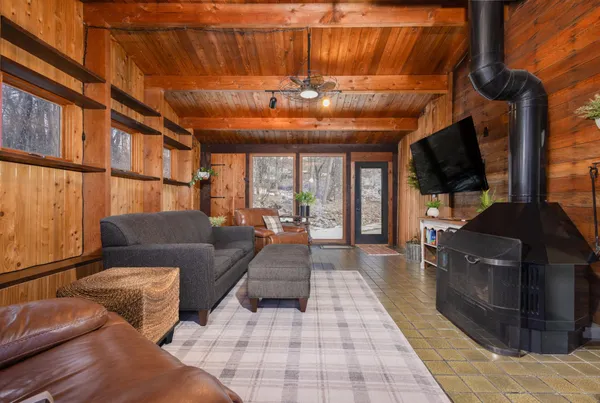 $749,900 | 31031 East Jewett Drive, Fergus Falls, MN 56537
