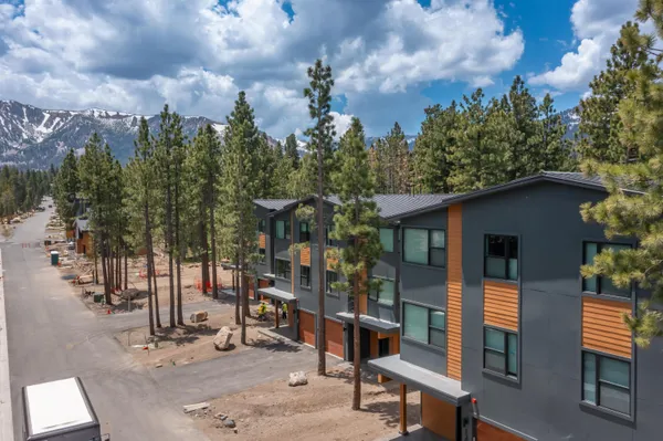 $2,050,000 | 85 Obsidian Place, Unit 28, Mammoth Lakes, CA 93546