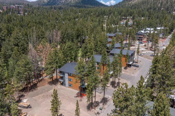$2,050,000 | 85 Obsidian Place, Unit 28, Mammoth Lakes, CA 93546