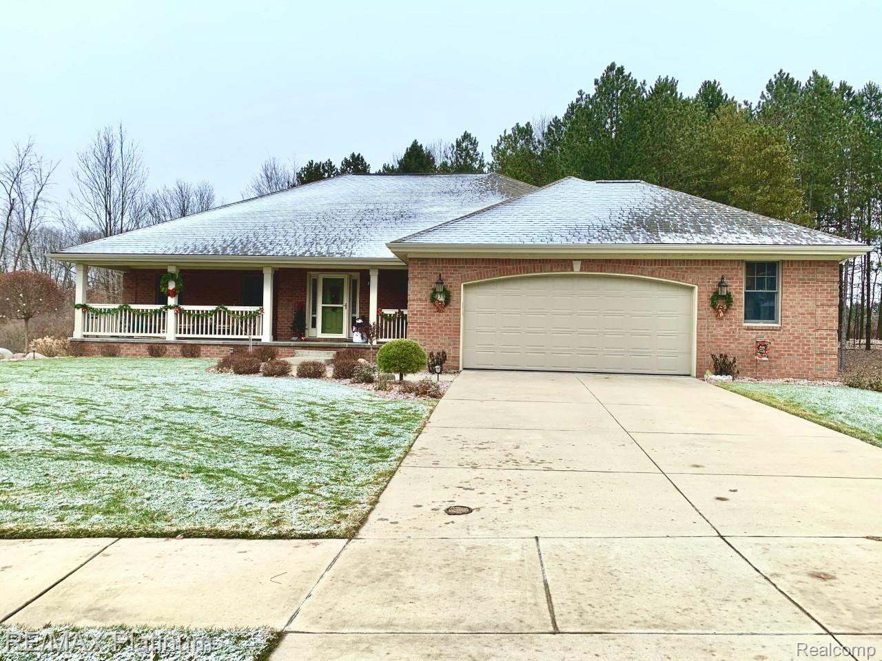 131 Fairhill Way Howell, MI 48843 - Photo 2 of 37 thumbnail_IMG_1431 (1).jpg