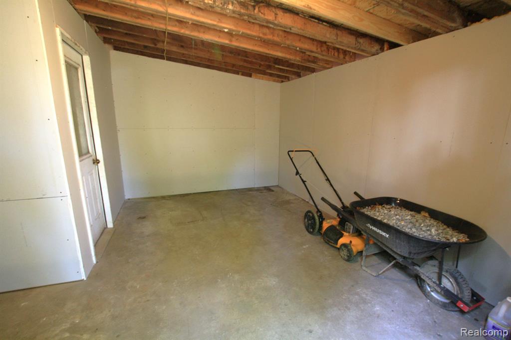 1106 West Judd Road Flint, MI 48507 - Photo 17 of 17
