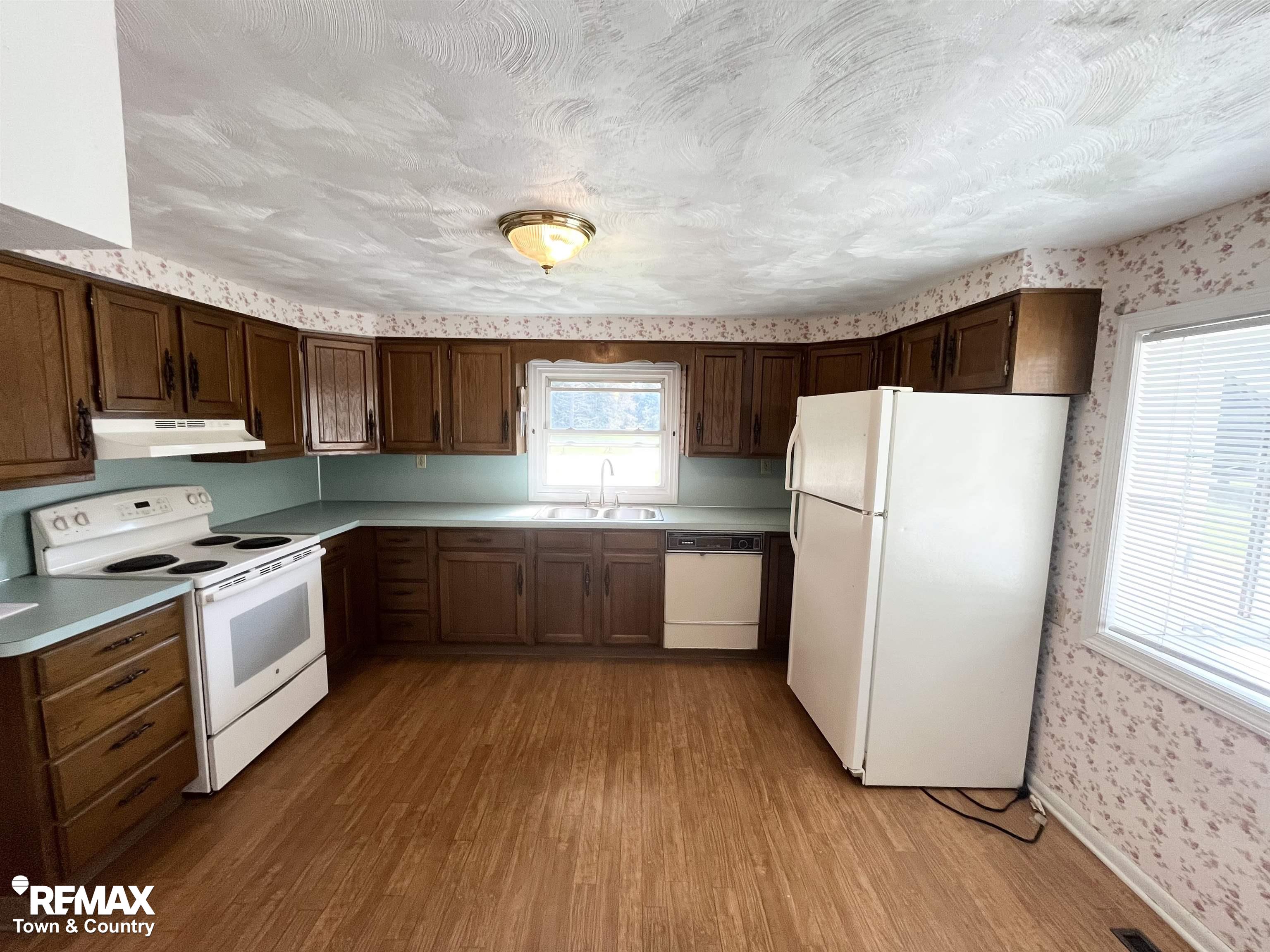 626 South McKinley Road Flushing, MI 48433 - Photo 7 of 34 50220416-c63f43a1-9123-4ae5-a878-6a429c2eccaa.JPG