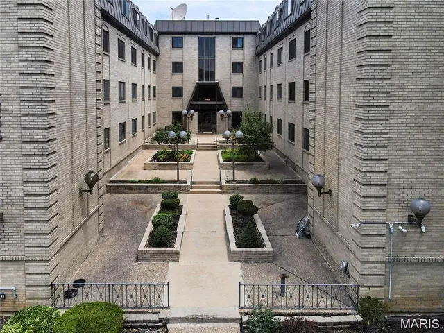 $190,000 | 4355 Maryland Avenue, Unit 311, St. Louis, MO 63108