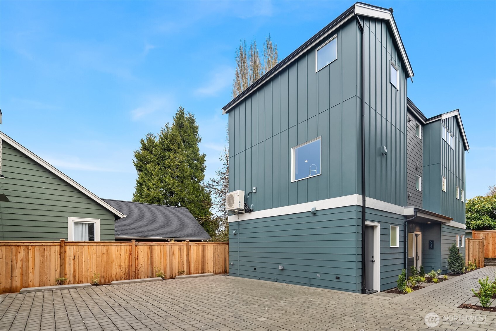 539 North 70th Street Seattle, WA 98103 - Photo 5 of 22