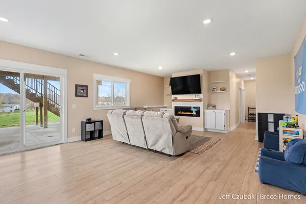 $599,900 | 703 140th Avenue, Wayland, MI 49348