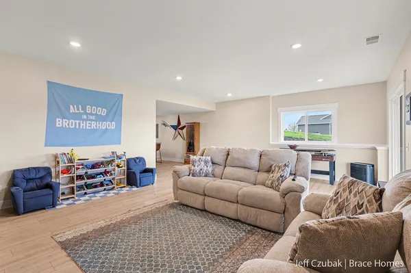 $599,900 | 703 140th Avenue, Wayland, MI 49348
