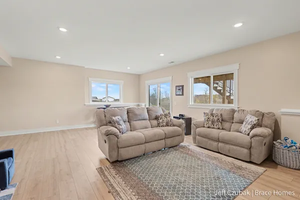 $599,900 | 703 140th Avenue, Wayland, MI 49348