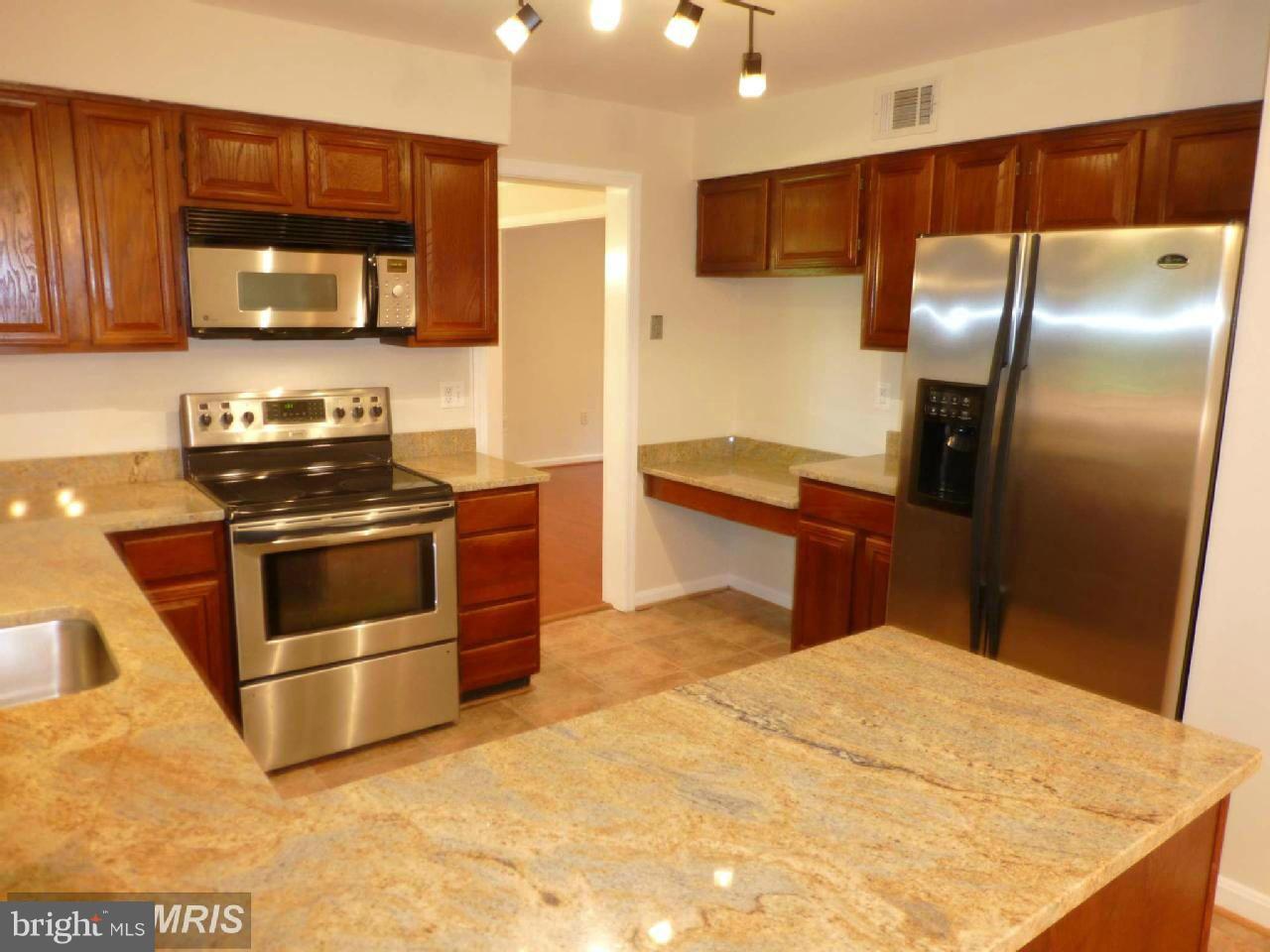 8706 Shadowlake Way Springfield, VA 22153 - Photo 2 of 8 Interior (General)