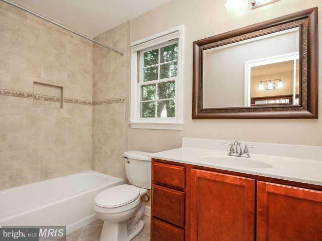 8706 Shadowlake Way Springfield, VA 22153 - Photo 5 of 8 Interior (General)