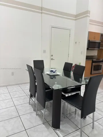 $2,800 | 18800 Northeast 29th Avenue, Unit 116, Aventura, FL 33180