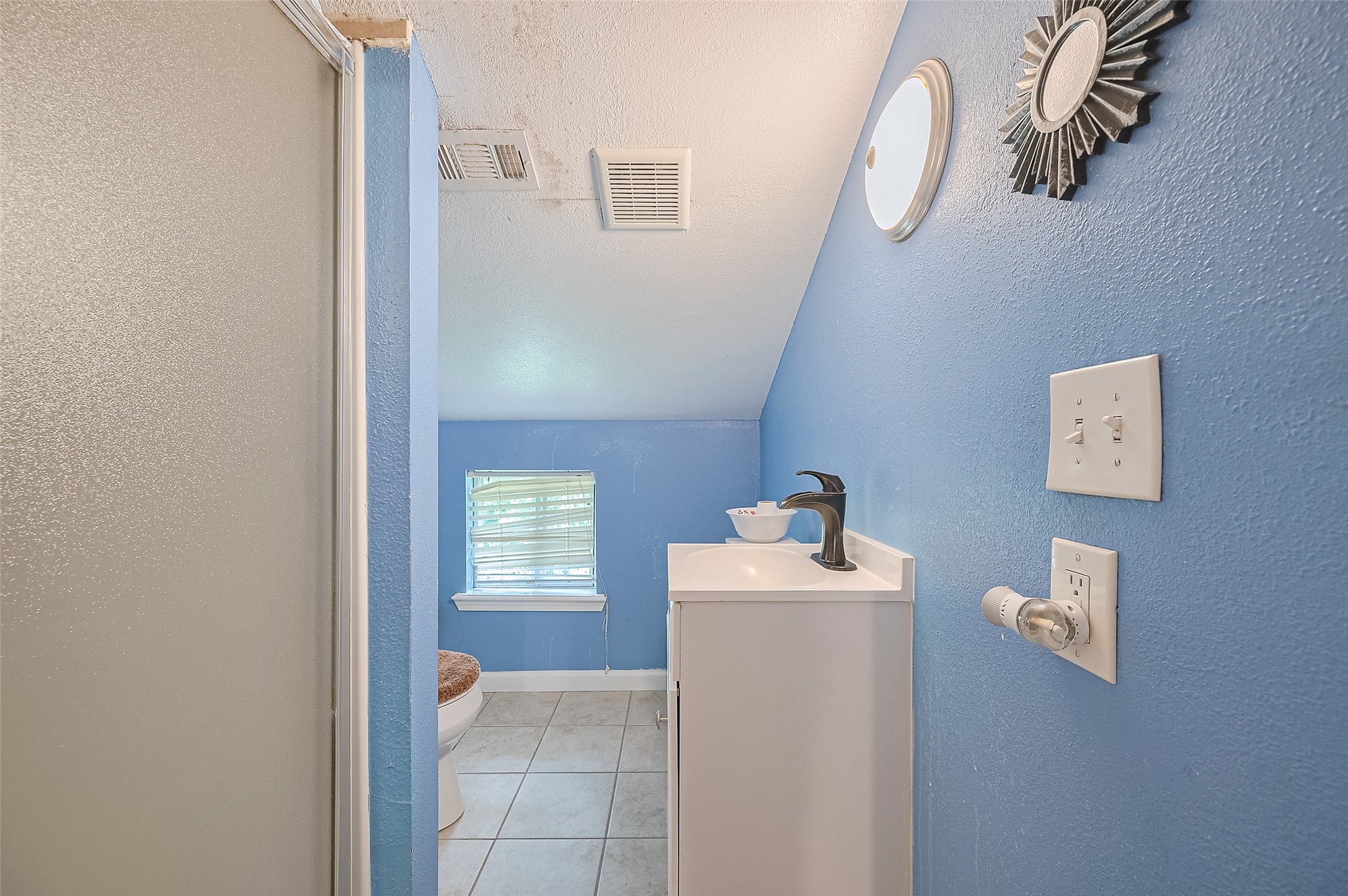29606 Aden Magnolia, TX 77354 - Photo 26 of 45 Upstairs bathroom