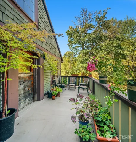 $585,000 | 10320 Southwest Cove Road, Vashon, WA 98070