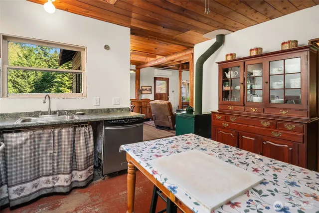 $585,000 | 10320 Southwest Cove Road, Vashon, WA 98070
