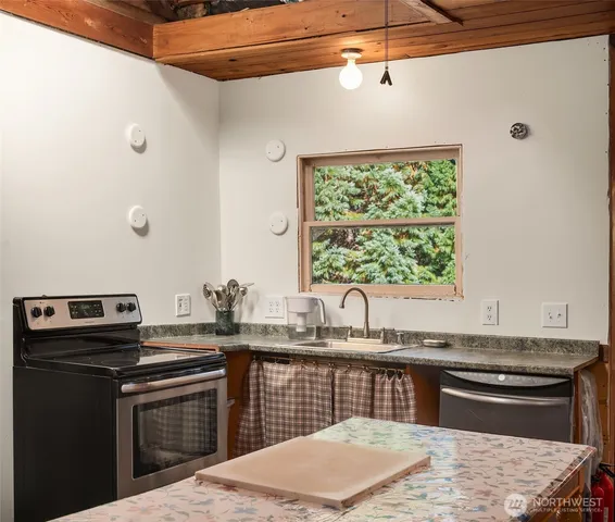 $585,000 | 10320 Southwest Cove Road, Vashon, WA 98070