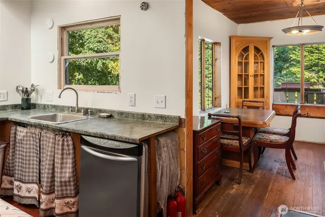 $585,000 | 10320 Southwest Cove Road, Vashon, WA 98070