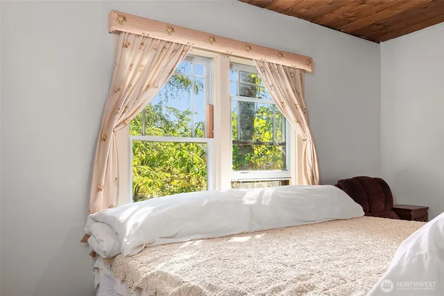 $585,000 | 10320 Southwest Cove Road, Vashon, WA 98070